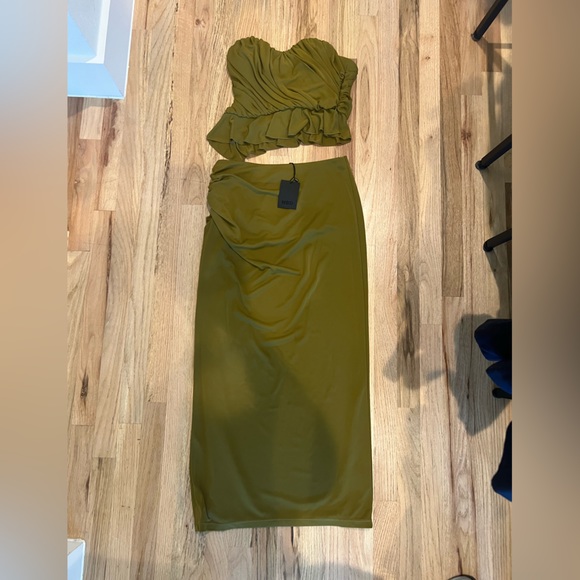 NBD Beeba Set - Bustier Top & Skirt in Olive Green - Picture 5 of 7